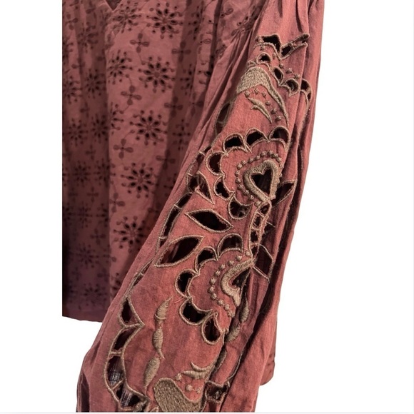 By Anthropologie Eyelet Bishop Sleeve Top. Small - Picture 3 of 3